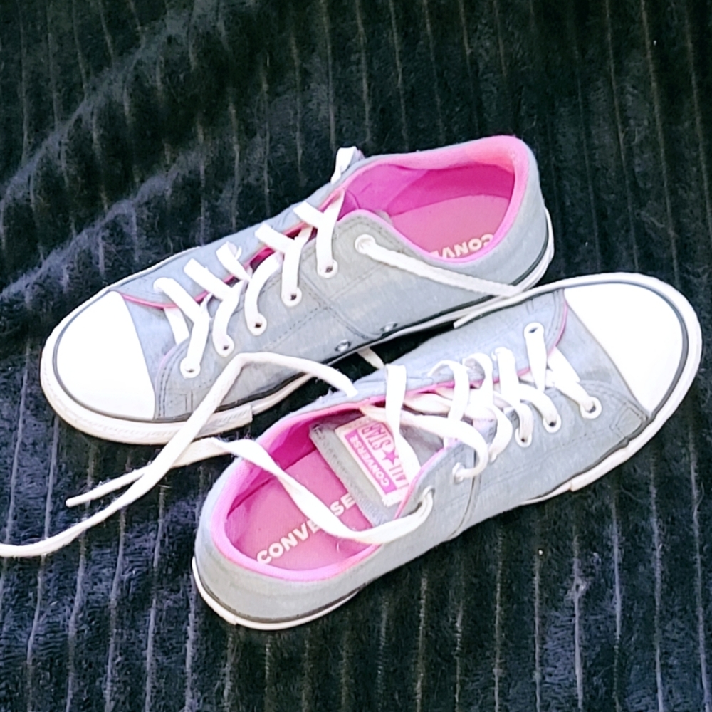 CONVERSE Grey & Pink Madison Women's Size 5 padded tounge super comfy!